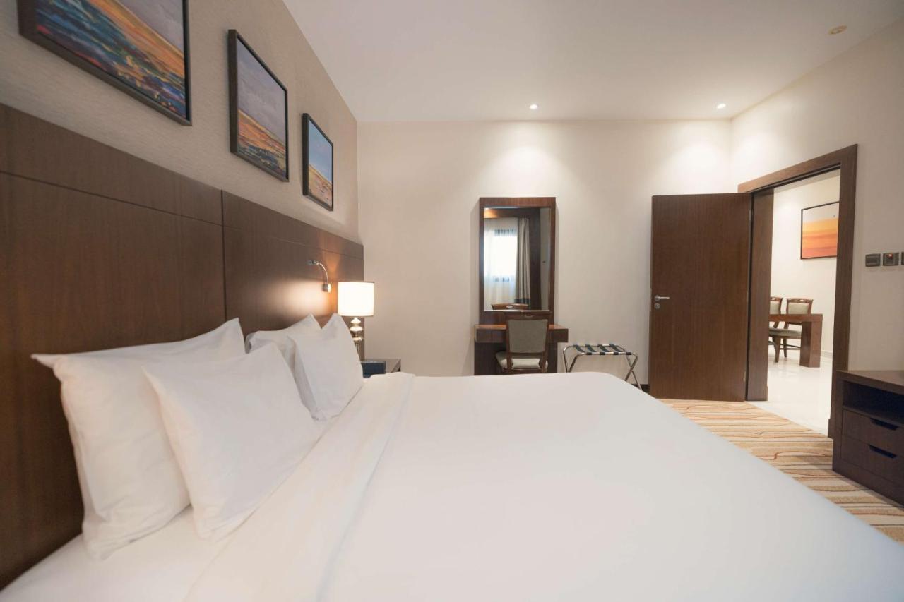 Radisson Blu Hotel, Buraidah Bagian luar foto