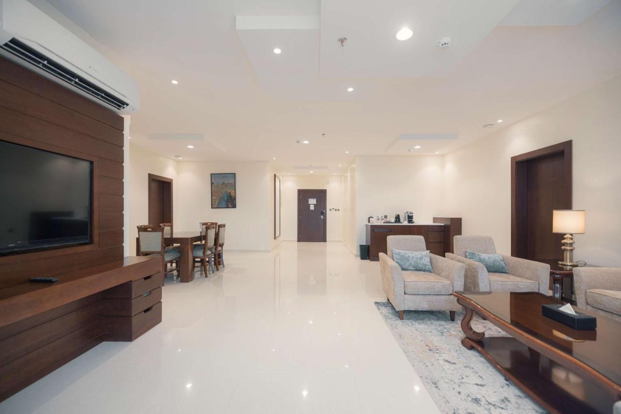Radisson Blu Hotel, Buraidah Bagian luar foto