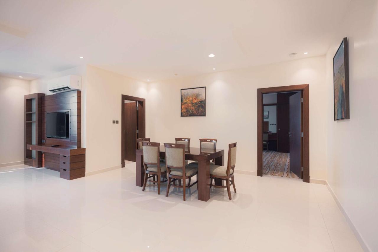 Radisson Blu Hotel, Buraidah Bagian luar foto