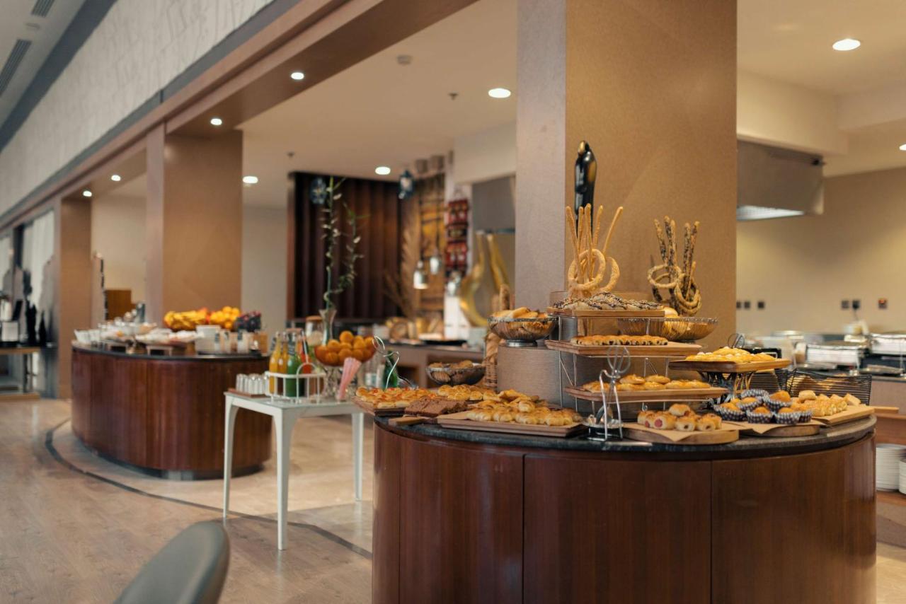 Radisson Blu Hotel, Buraidah Bagian luar foto