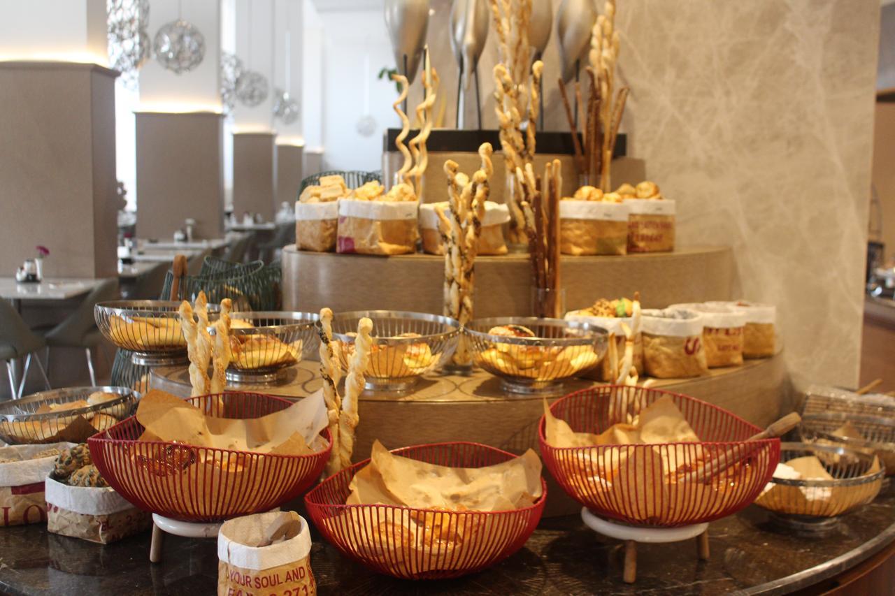 Radisson Blu Hotel, Buraidah Bagian luar foto