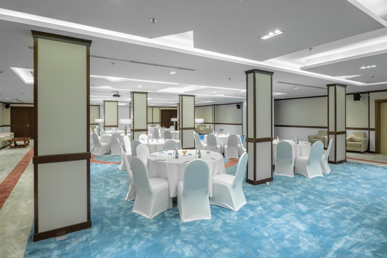 Radisson Blu Hotel, Buraidah Bagian luar foto